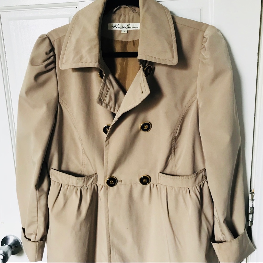 Spring Kakhi Trench Coat, Classic tan trench